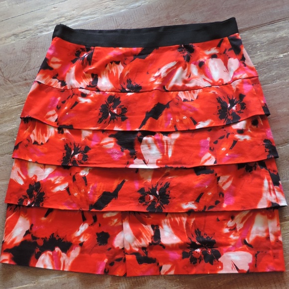 Larry Levine stretch tiered skirt red ruffled size 8 - Picture 3 of 4